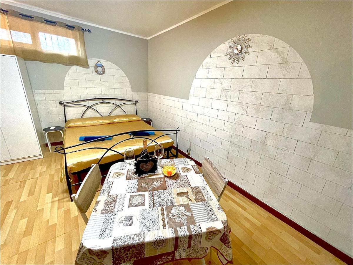 Monolocale Deluxe A 2,7 Km Dal Mare Per 2 Persone Appartement Siderno Buitenkant foto